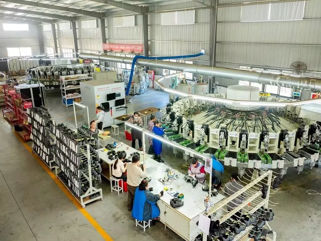 德斯玛生产MK2战术靴 Desma produces MK2 tactical boots